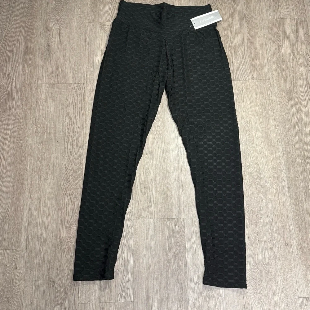 New Women Workout Black Textured Scrunch Bum Leggings Sizes S - Picture 5 of 9